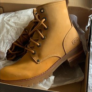 New! Skechers Boots